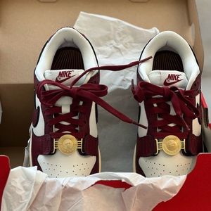 Nike SE Low Dunks - Sisterhood